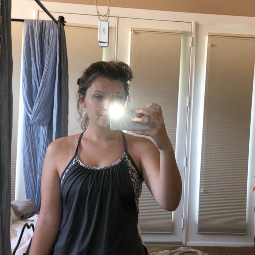 Lululemon tank w/ built in sports bra 🖤🤍